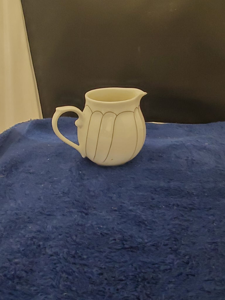 Mikasa Fleetwood Creamer with Sugar Bowl and Lid LK