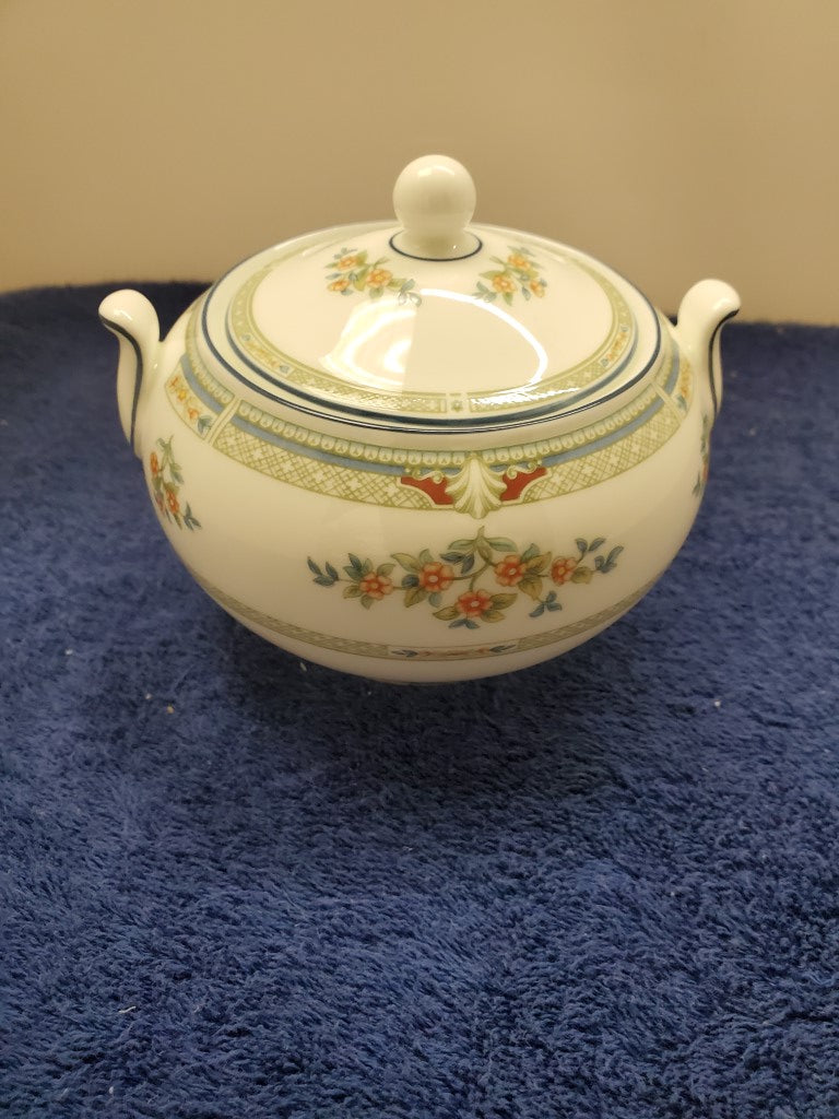Wedgwood Chinese Legend Creamer (146) with Sugar Bowl & Lid (146)