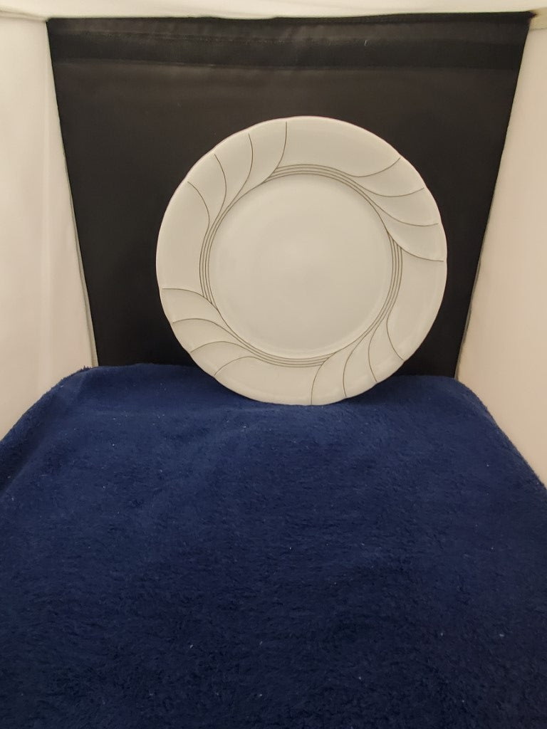 Set of 3 Mikasa Fleetwood Dinner Plates LK