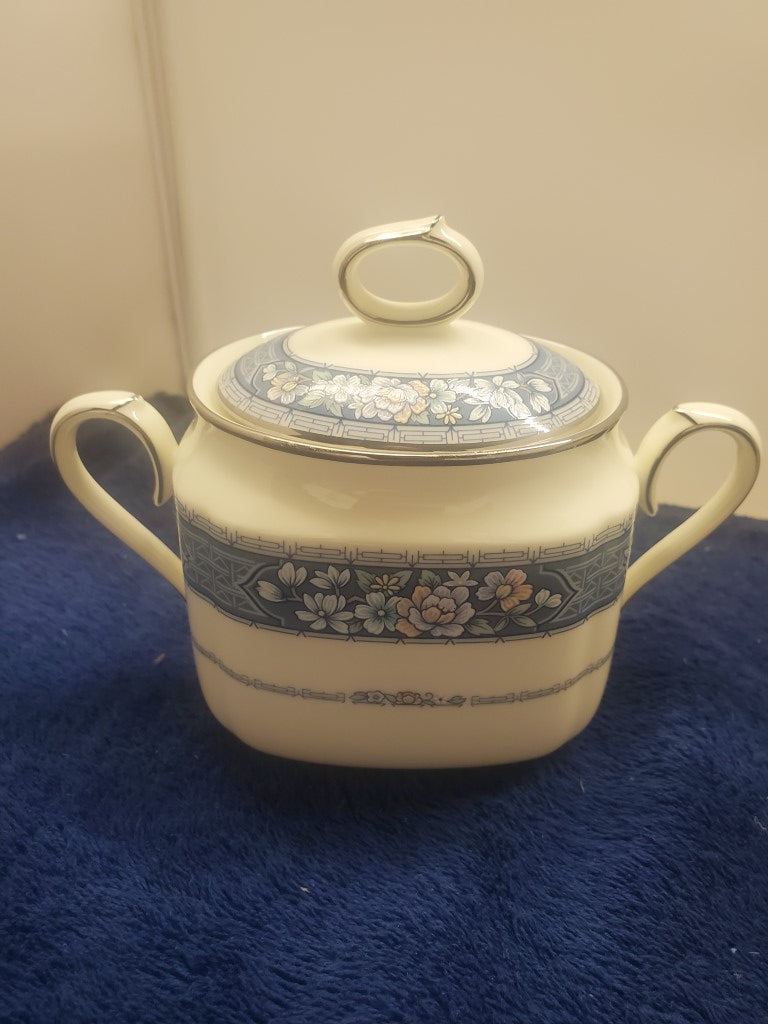 Noritake Randolph Creamer & Sugar Bowl with Lid LK