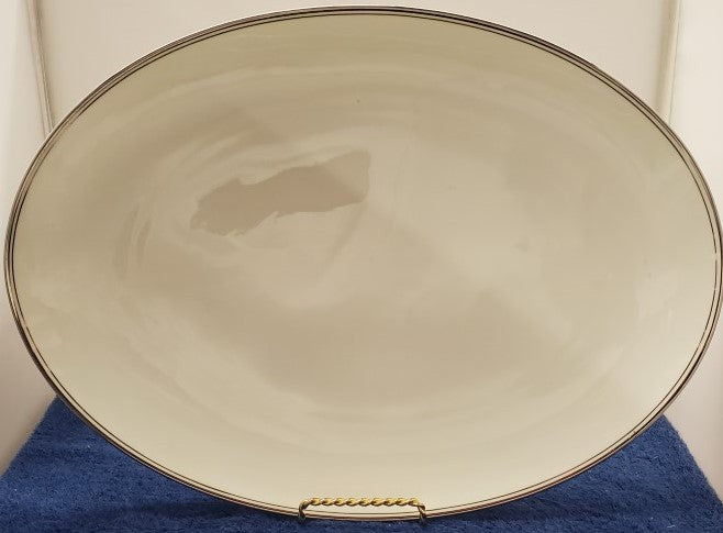 Mikasa Wellesley 15" Oval Serving Platter LK