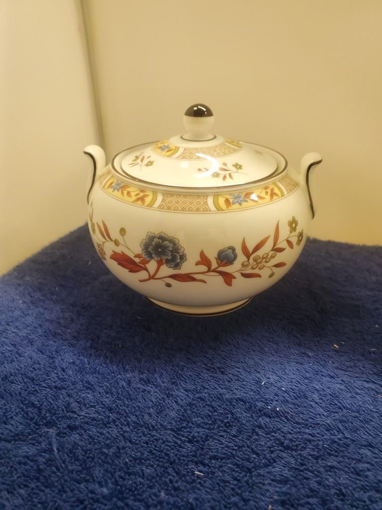 Wedgwood Jamestown Creamer & Sugar Bowl with Lid LK