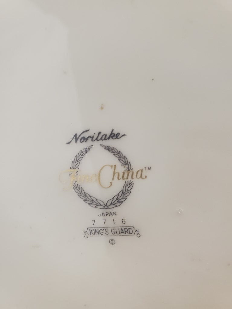 Set of 4 Noritake King's Guard Dinner Plates LK