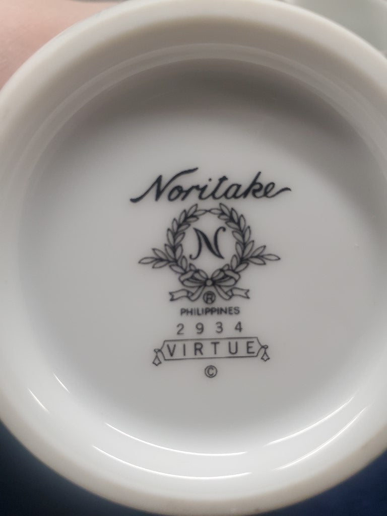 Noritake Virtue Creamer & Sugar Bowl with Lid LK