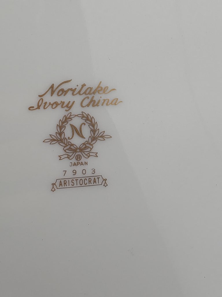Set of 7 Noritake Aristocrat Dinner Plates LK