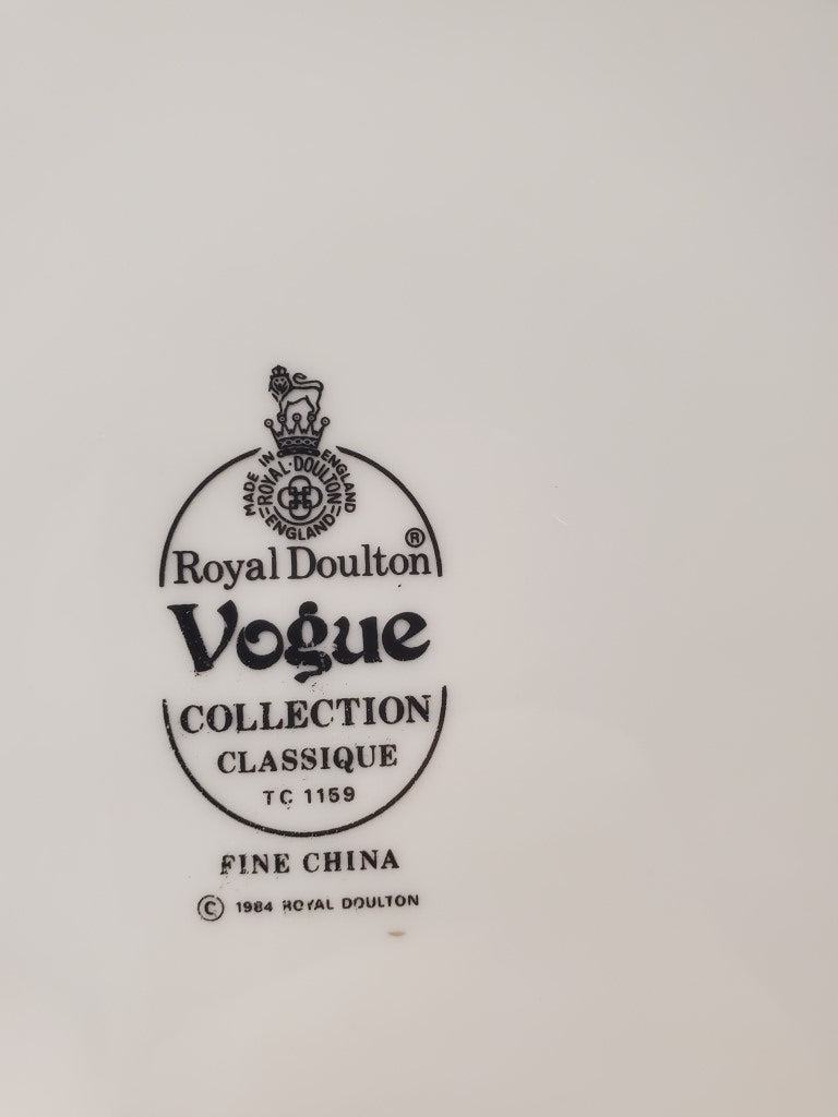 Set of 4 Royal Doulton Classique Dinner Plates LK