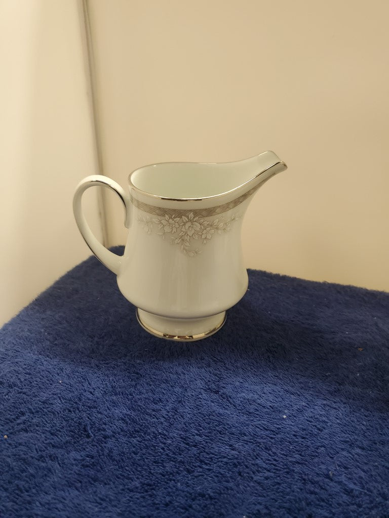Noritake Windham Creamer & Sugar Bowl with Lid LK