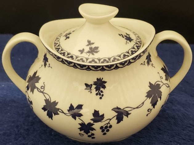 Royal Doulton Yorktown Sugar Bowl & Lid LK