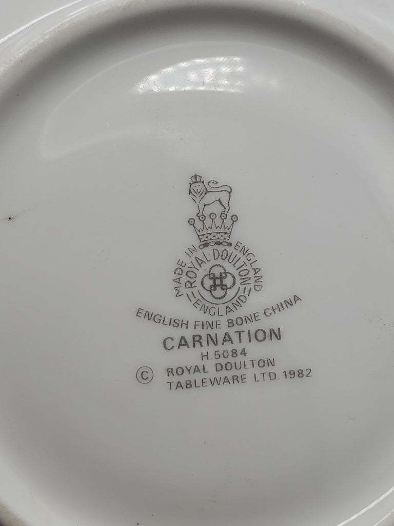 Set of 5 Royal Doulton Carnation Cup & Saucer Sets LK