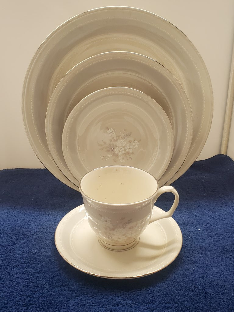 Pickard Pearl Bouquet 5 Piece Place Setting LK