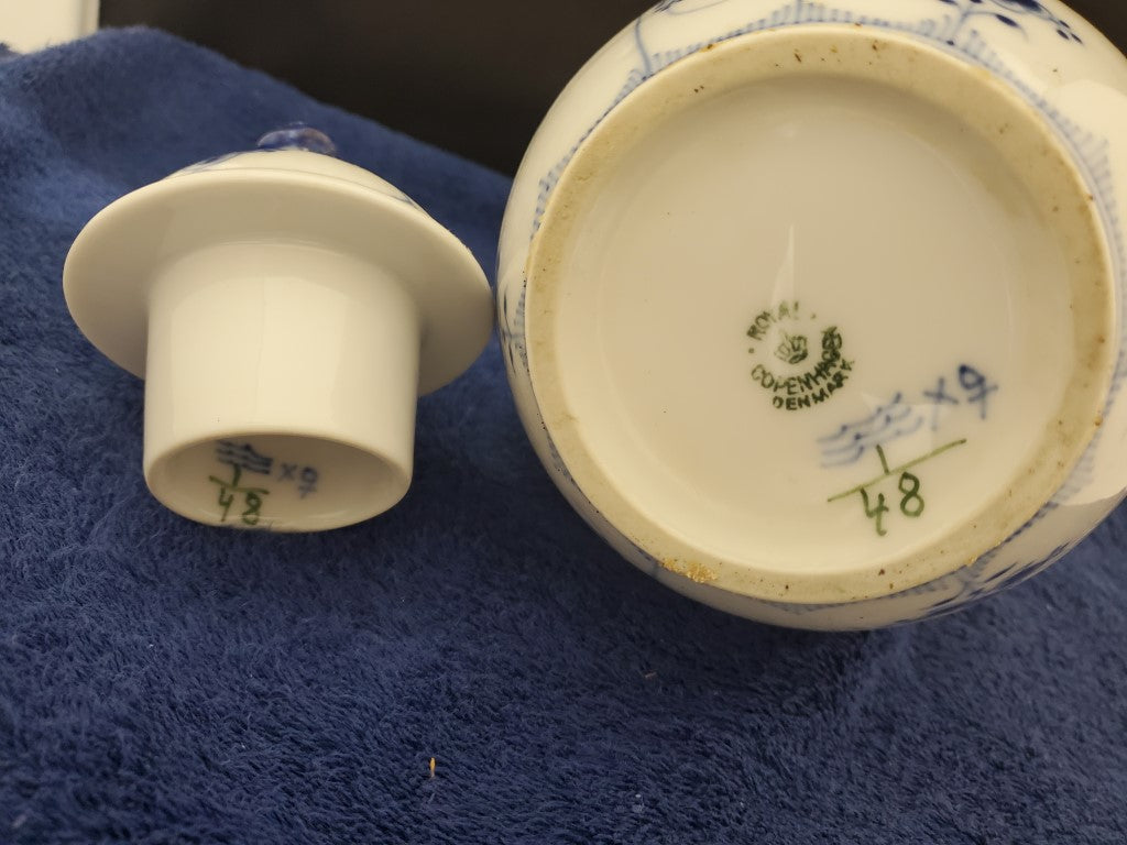 Royal Copenhagen Blue Fluted Plain Coffee Pot (48)