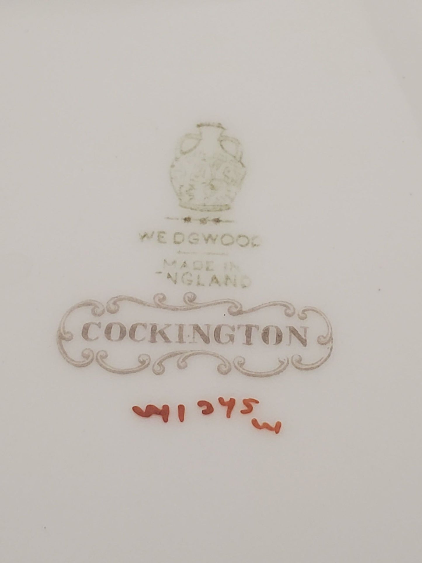 Wedgwood Cockington (W1245) Dinner Plate