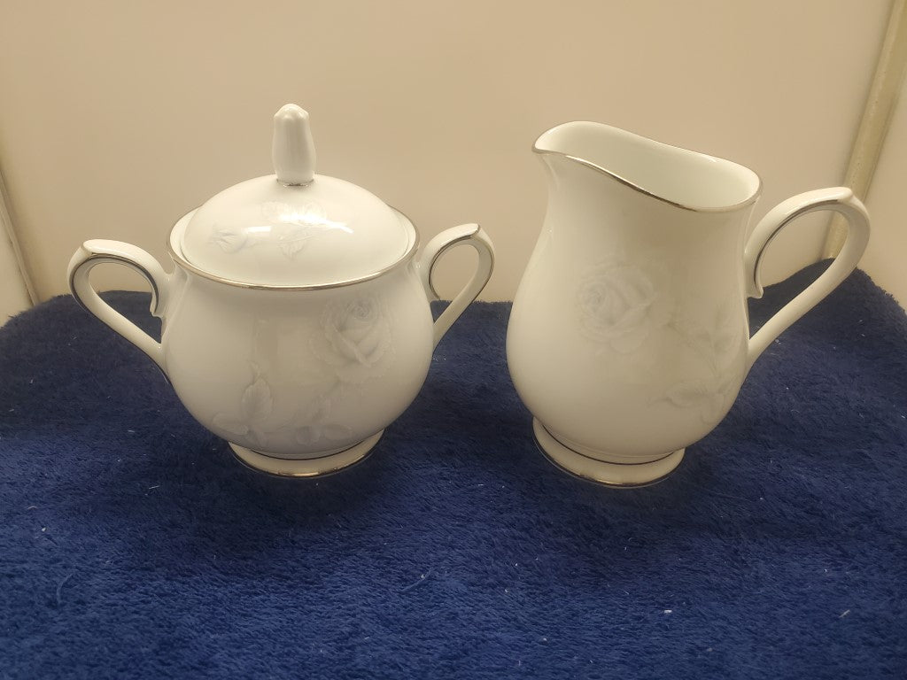 Noritake Virtue Creamer & Sugar Bowl with Lid LK