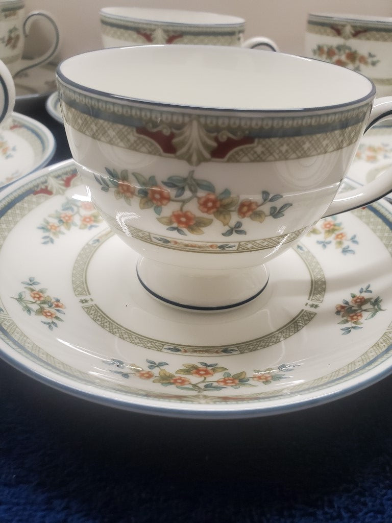 Set of 8 Wedgwood Hampshire Cup & Saucer Sets LK
