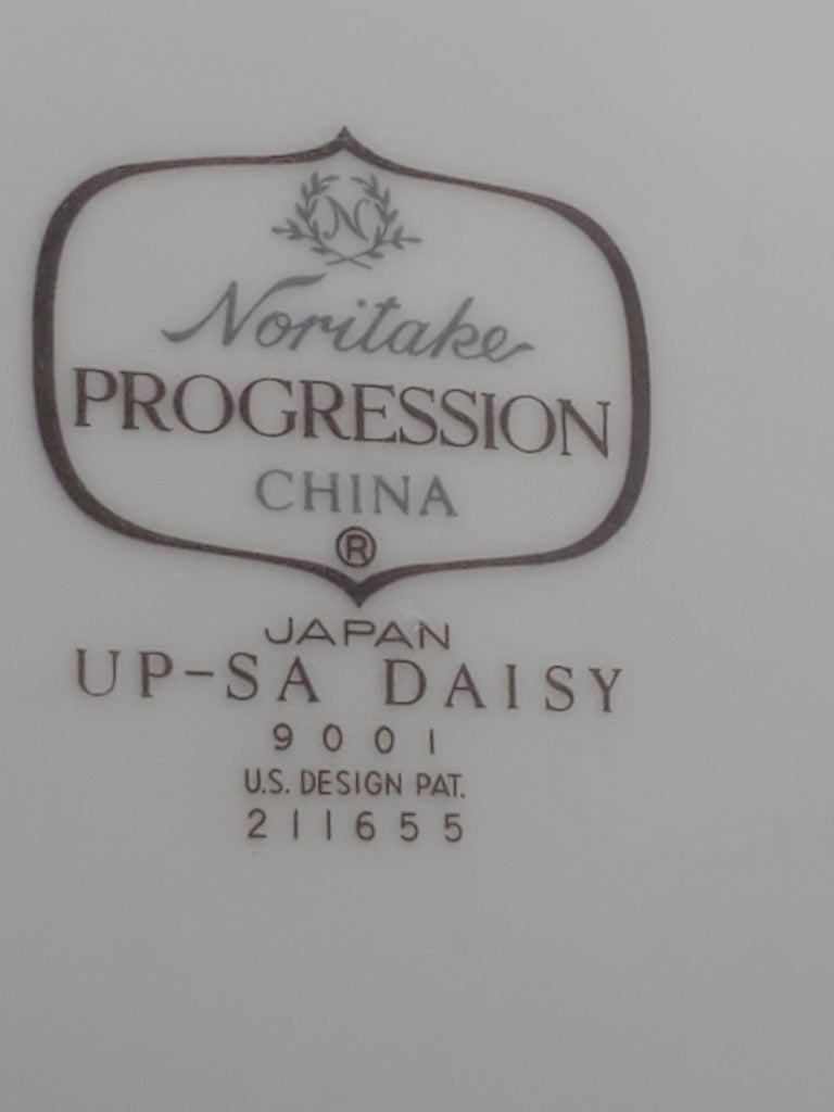 Set of 7 Noritake Up-Sa Daisy Salad Plates LK