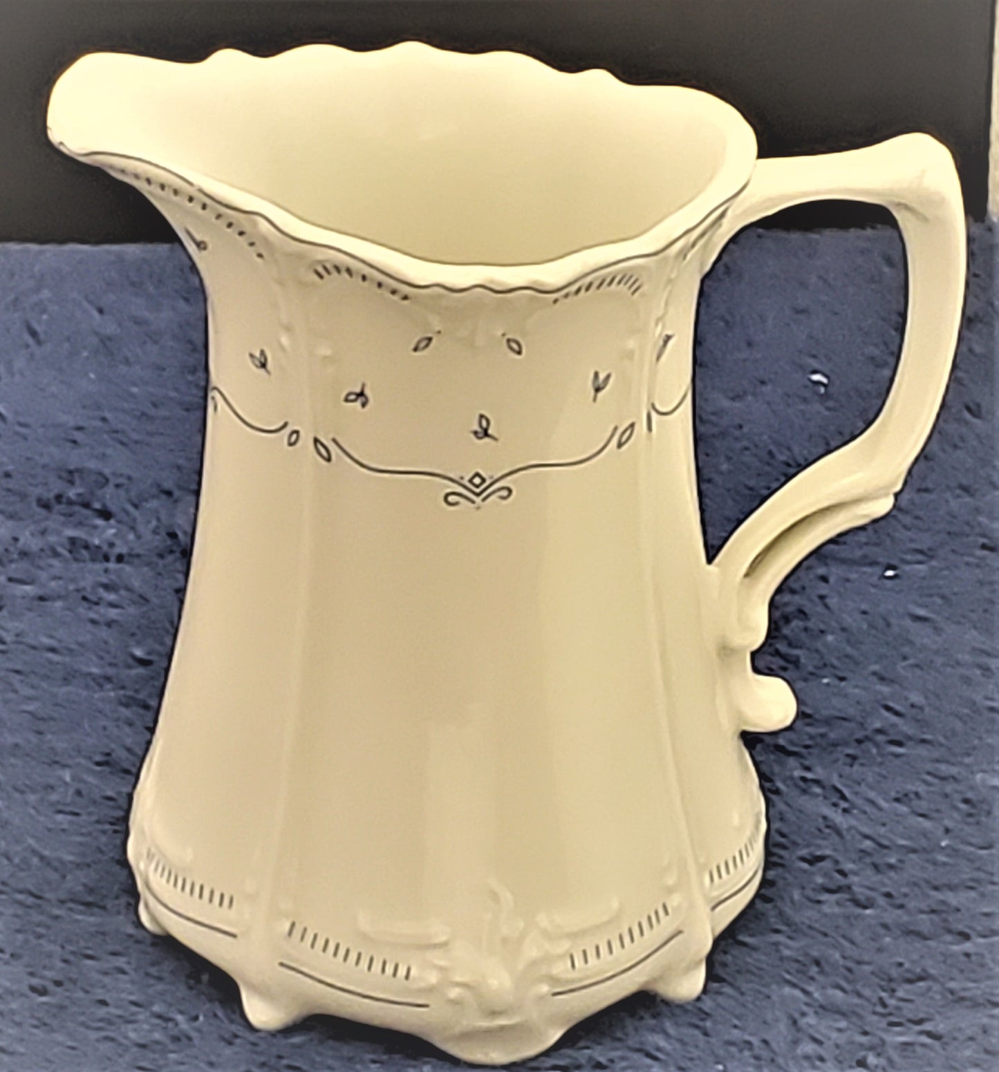 Tirschenreuth Fleur de Lis Creamer