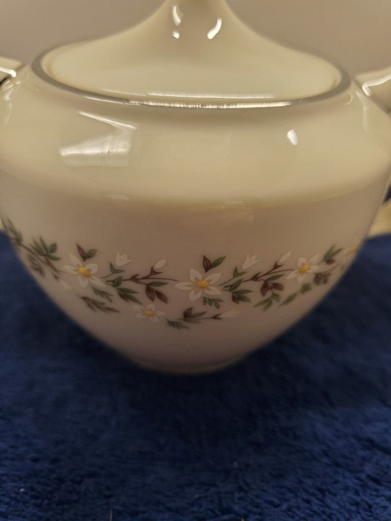 Lenox Brookdale Sugar Bowl with Lid LK