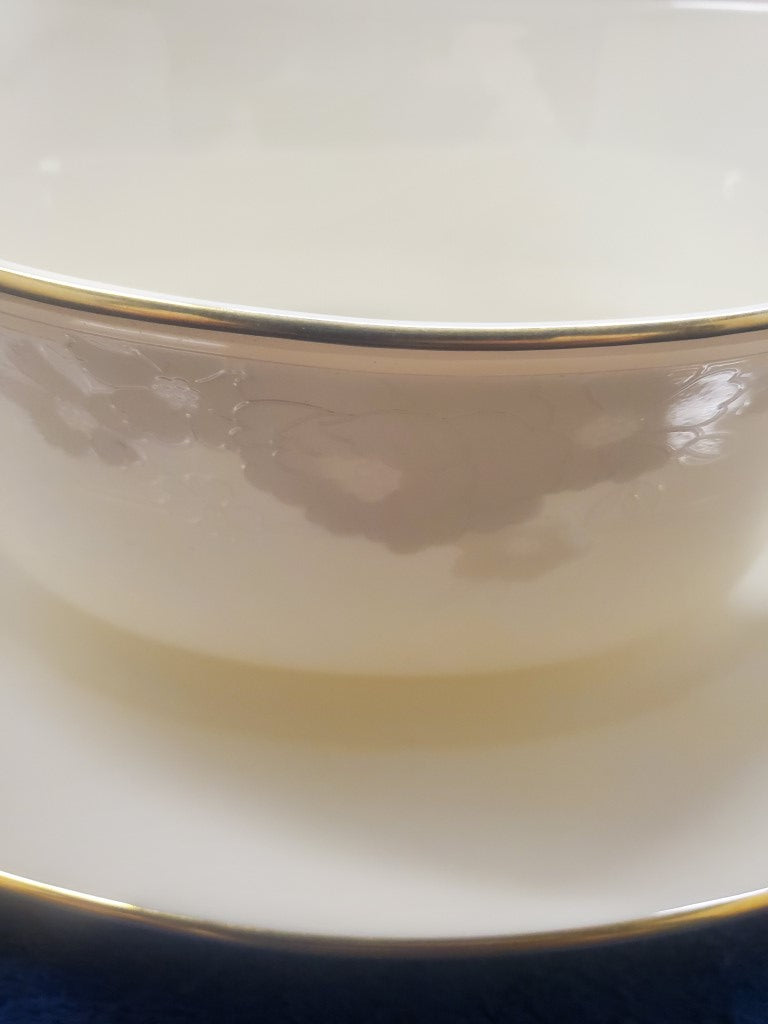 Noritake Turtle Bay Gravy Boat with Attached Underplate LK