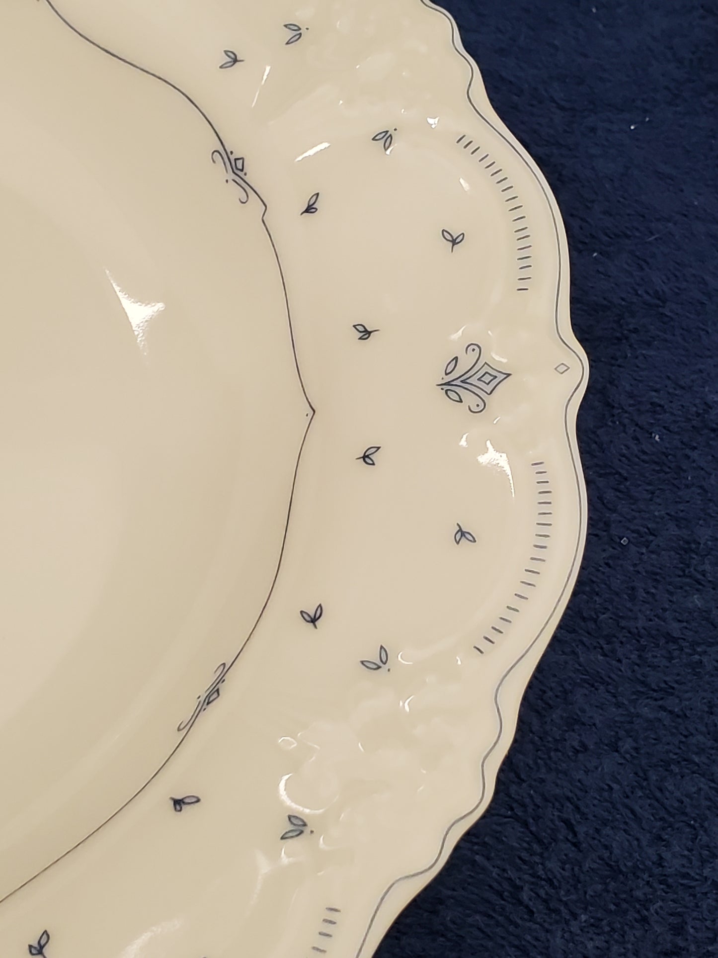 Set of 4 Tirschenreuth Fleur de Lis Rim Soup Bowls