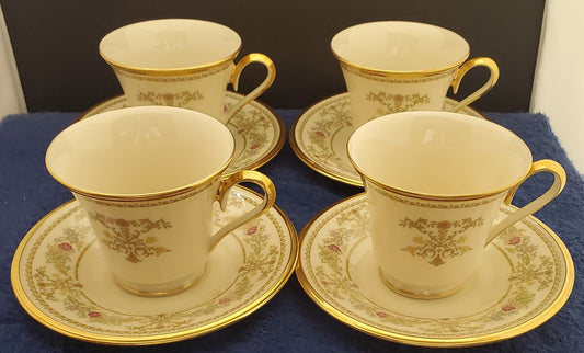 Set of 4 Lenox Holiday Cup & Saucer Sets