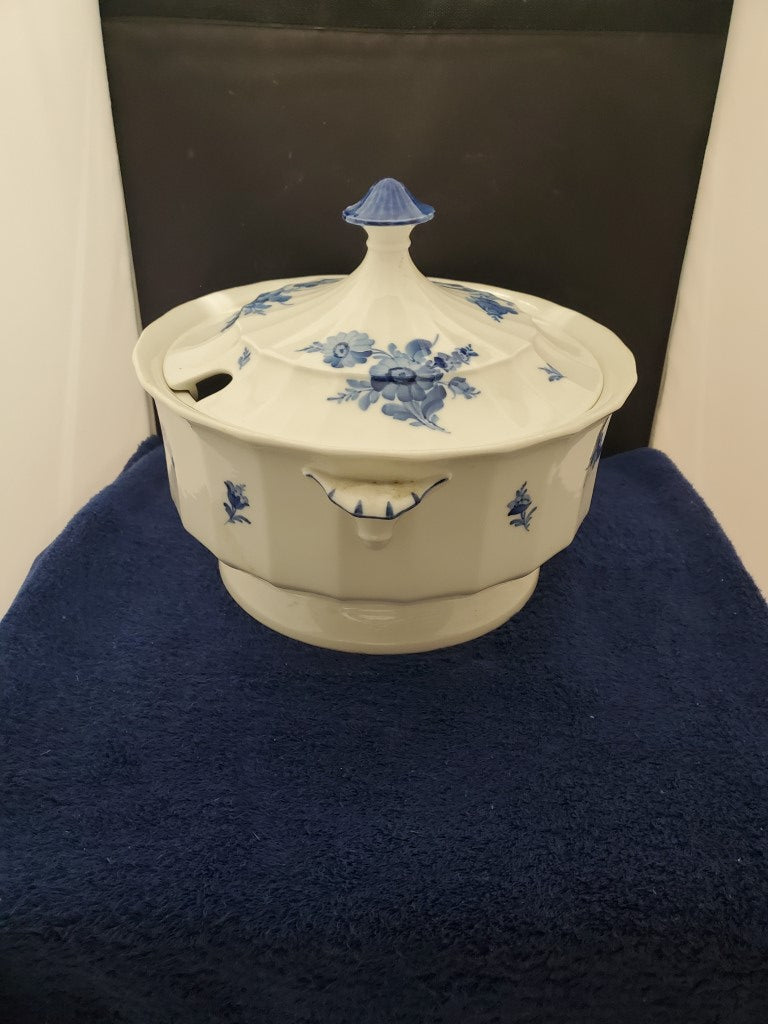 Royal Copenhagen Blue Flowers Tureen & Lid (8532)