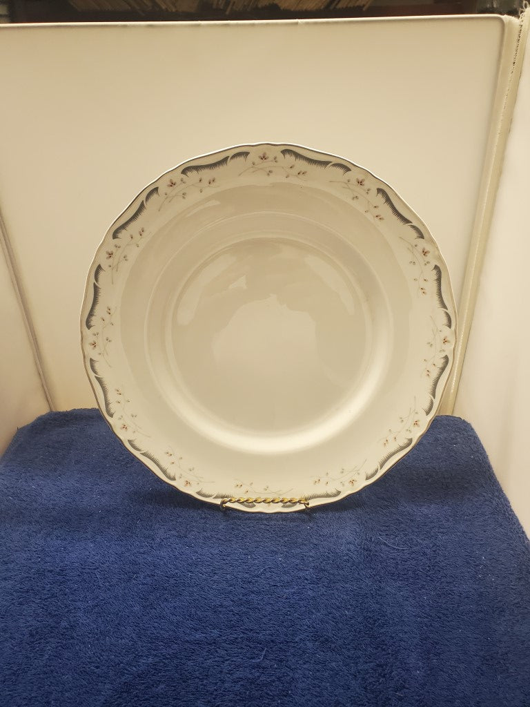 Royal Worcester Sutton Dinner Plate LK
