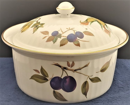 Royal Worcester Evesham Gold 1.5 Quart Oval Covered Casserole
