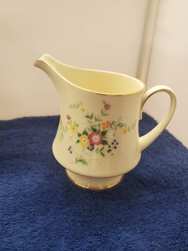 Noritake Impression Creamer & Sugar Bowl with Lid LK