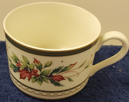 Fitz & Floyd Winter Holiday Green Wreath Cup