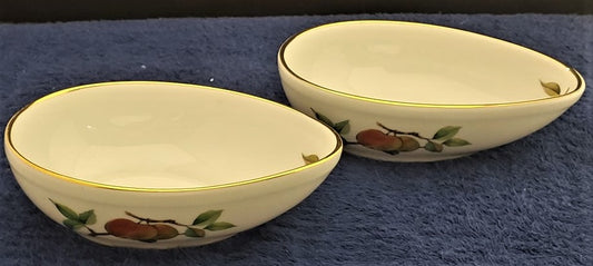Set of 2 Royal Worcester Evesham Gold Avacado Bowls