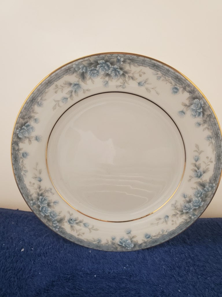 Noritake Avalon 9 Piece Set LK