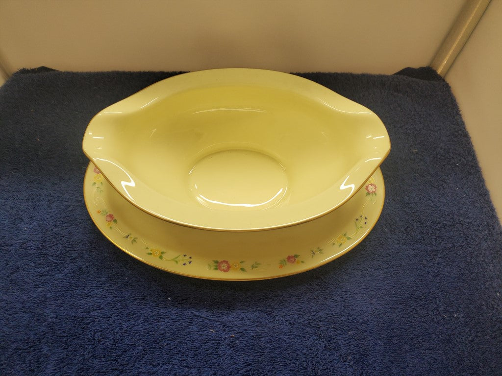 Noritake Impression Gravy Boat with Attached Underplate LK