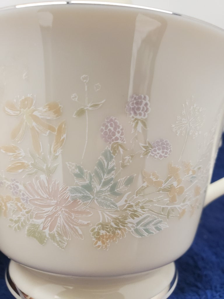 Lenox April Sugar Bowl with Lid LK