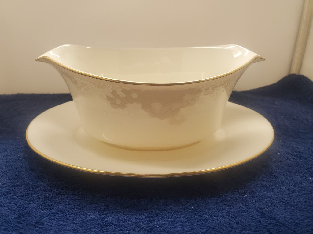 Noritake Turtle Bay Gravy Boat with Attached Underplate LK