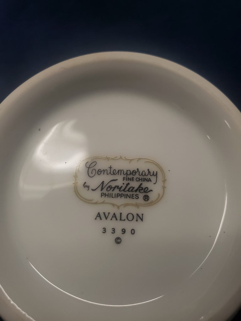 Noritake Avalon Creamer & Sugar Bowl with Lid LK