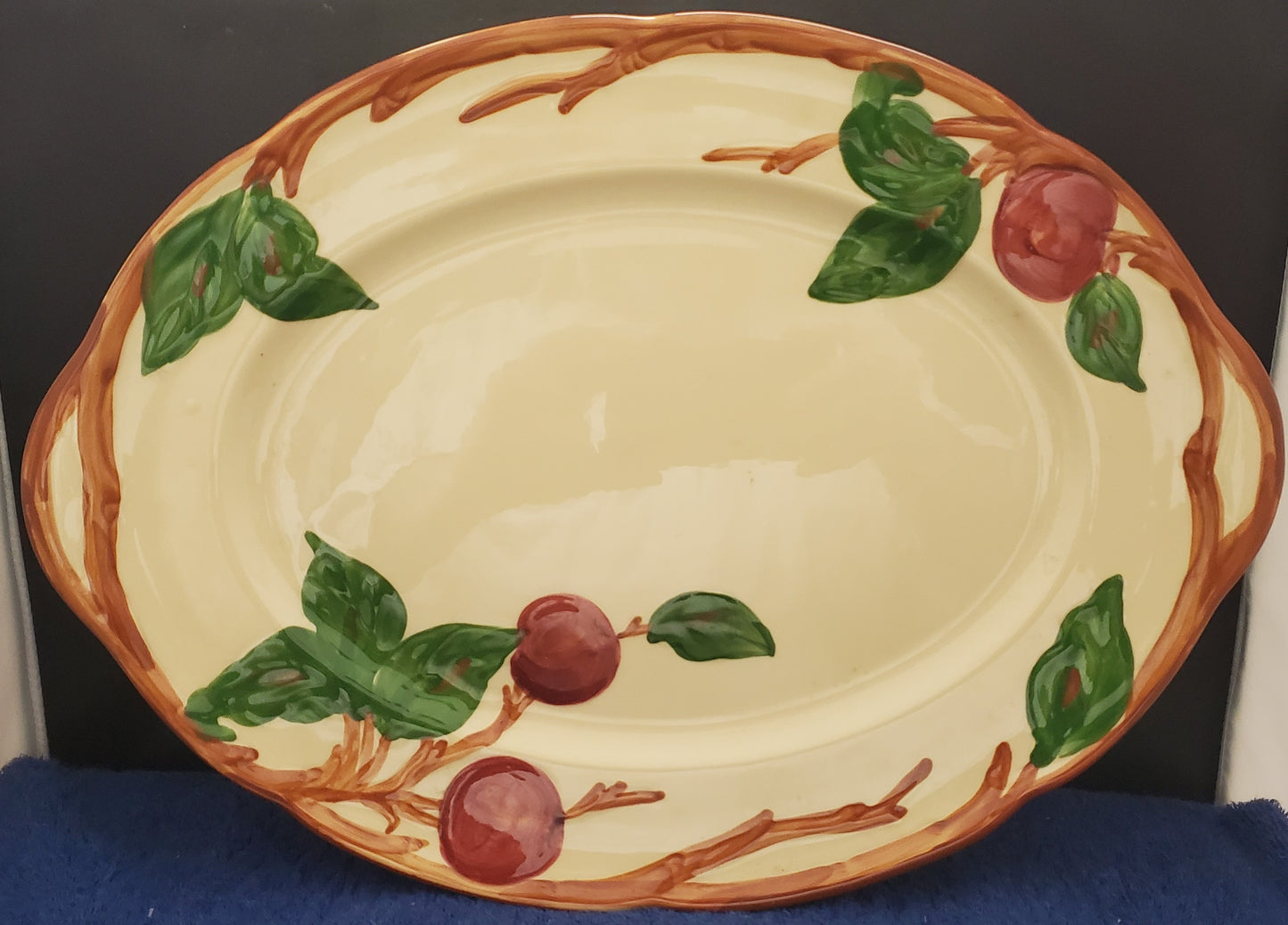 Franciscan Apple 13" Oval Serving Platter LK