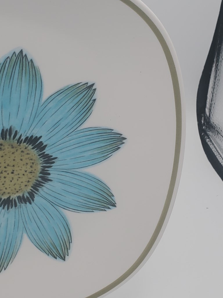 Noritake Up-Sa Daisy Oval Serving Platter LK