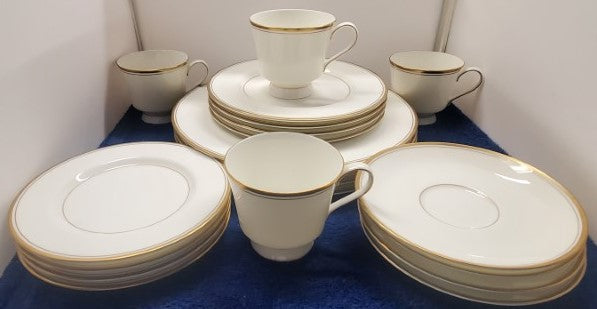 Mikasa Wheaton 20 Piece Set (4 - 5 Piece Place Settings) LK