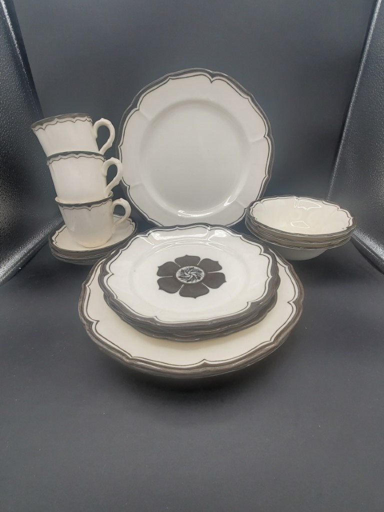 Metlox Poppytrail Vernon La Mancha 3 - 5 Piece Place Settings LK