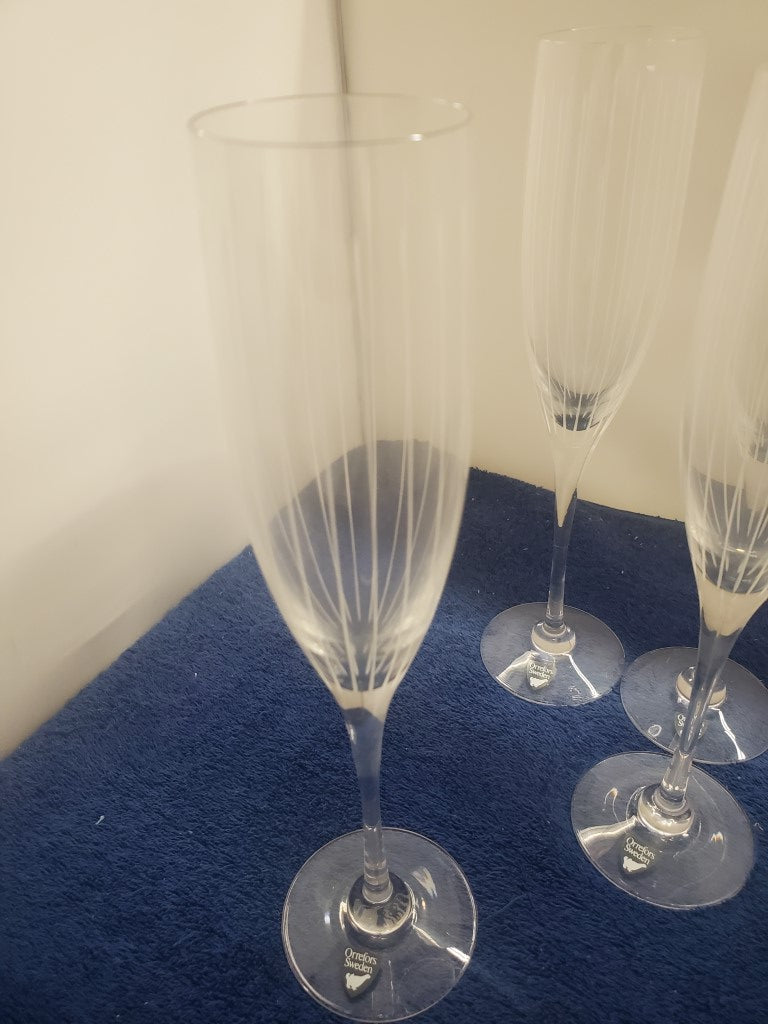 Set of 4 Orrefors Laura Play of Lines Champagne Flutes LK