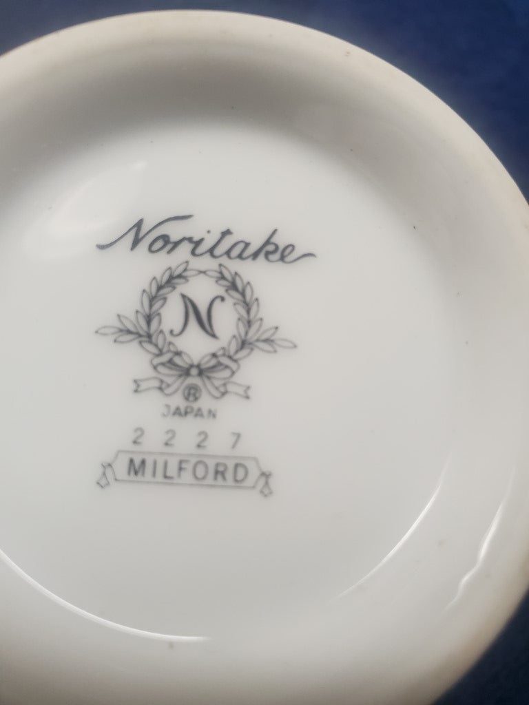 Noritake Milford Creamer & Sugar Bowl with Lid LK
