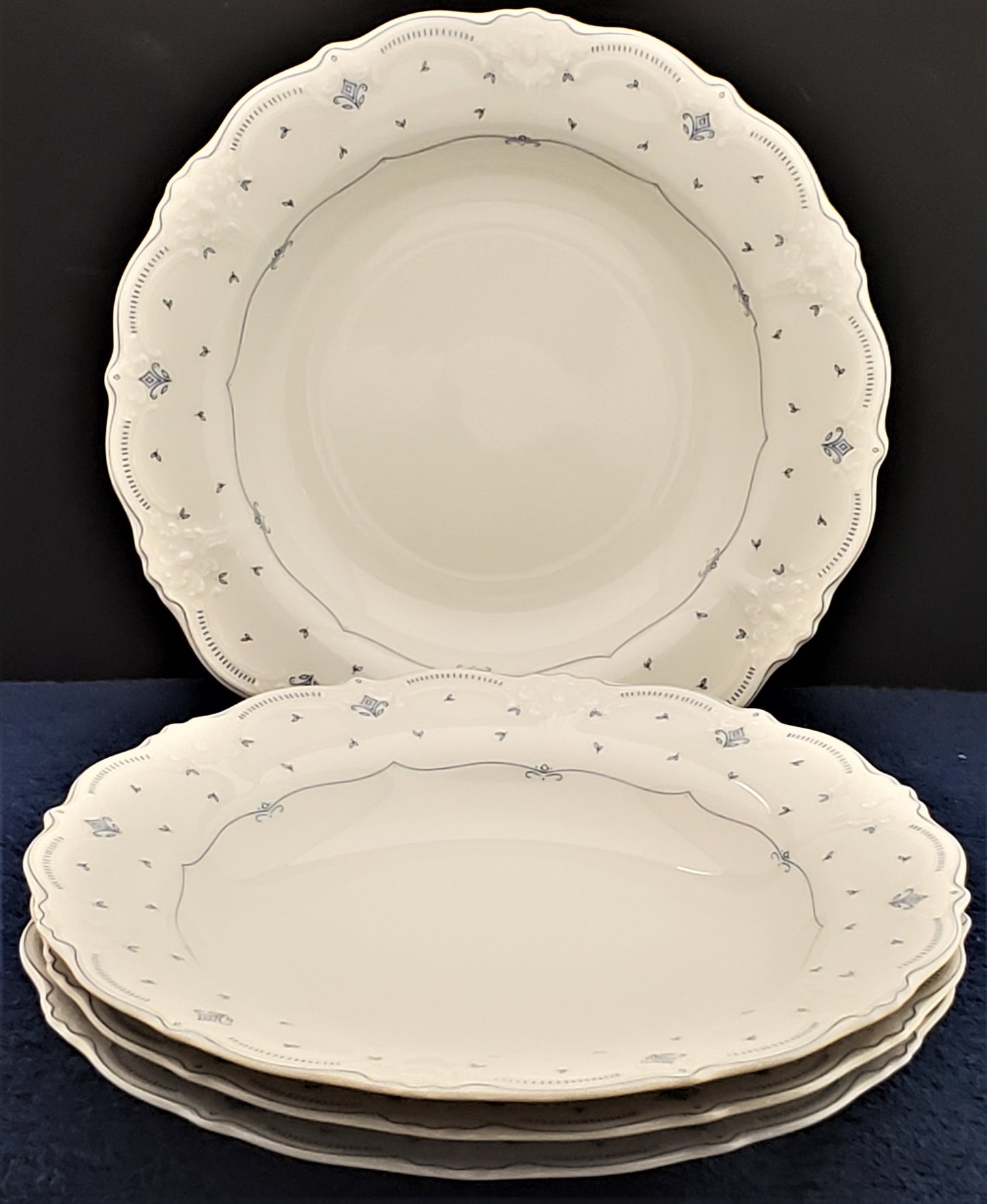 Set of 4 Tirschenreuth Fleur de Lis Rim Soup Bowls