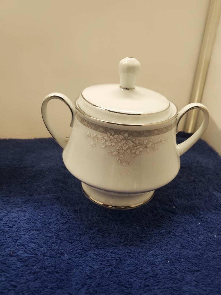 Noritake Windham Creamer & Sugar Bowl with Lid LK
