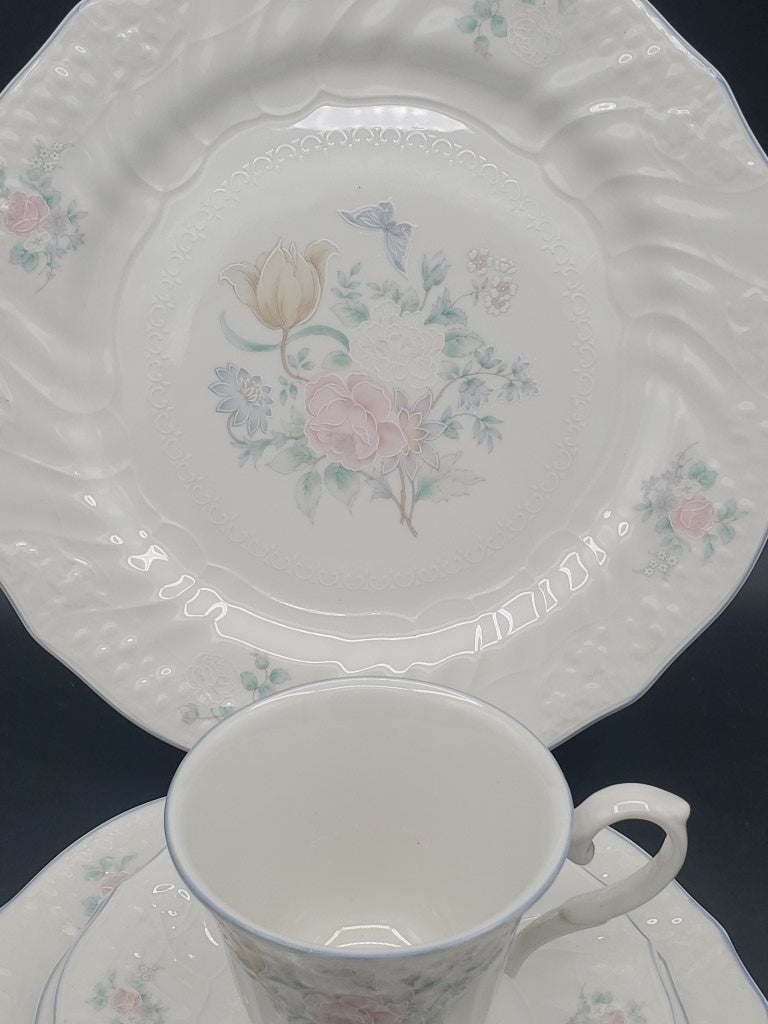 Royal Doulton Valencia 5 Piece Place Setting LK