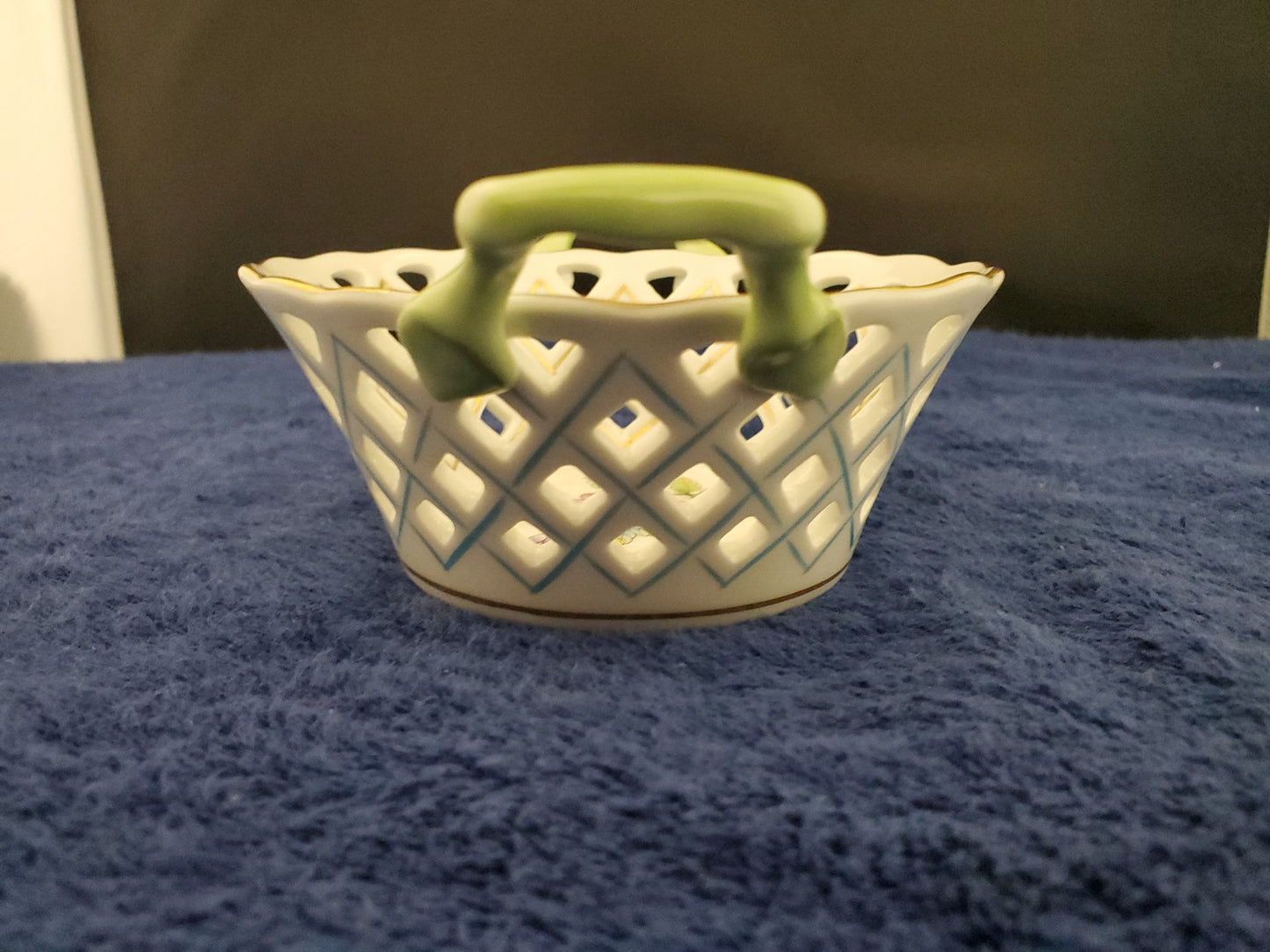 Herend Queen Victoria (VBO) Open Weave Basket (7413)