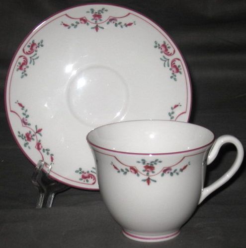 Set of 4 Royal Worcester Petite Fleur Cup & Saucers