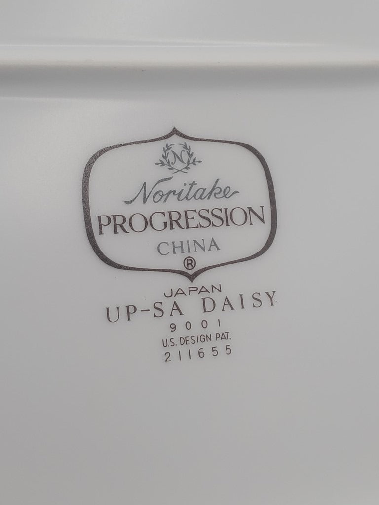 Noritake Up-Sa Daisy Oval Serving Platter LK