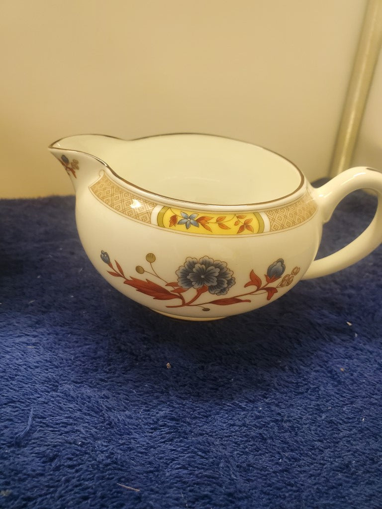 Wedgwood Jamestown Creamer & Sugar Bowl with Lid LK