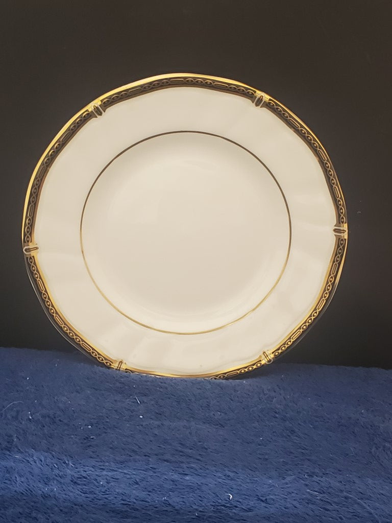 Set of 4 Wedgwood Windsor Black Dinner Plates