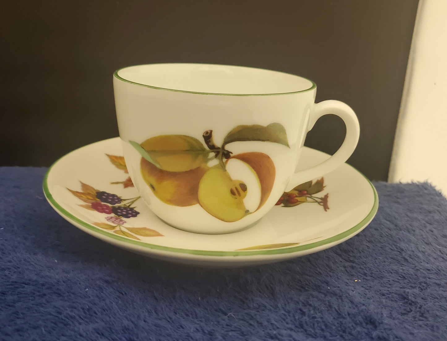 Set of 5 Royal Worcester Evesham Vale Cup & Saucer Sets